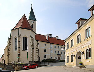 Schönbach, Pfarrkirche Mariae Lichtmess, spätgotische Hallenkirche von 1450-1457 errichtet